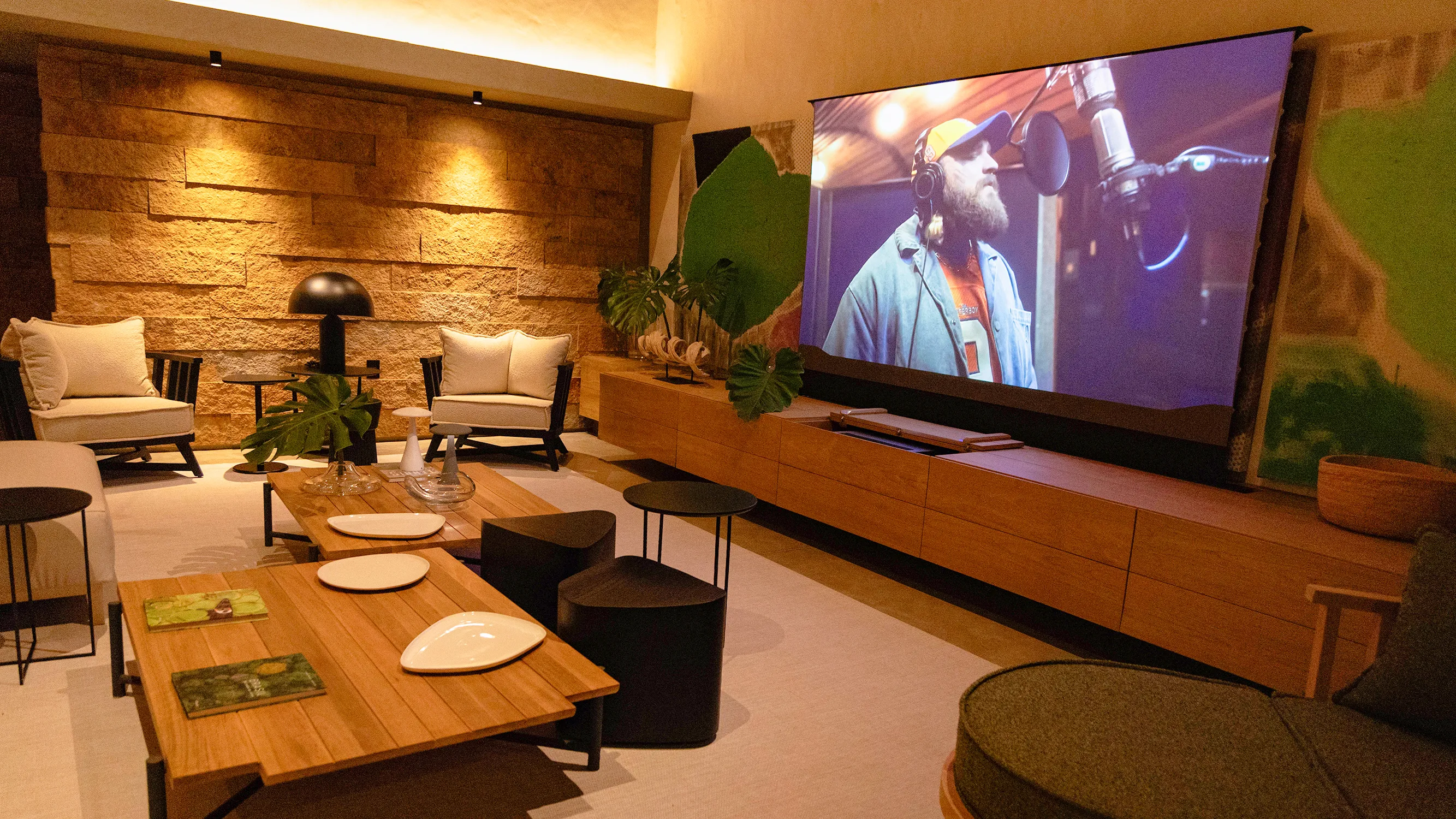 Ambiente de cinema e convívio dentro da casa