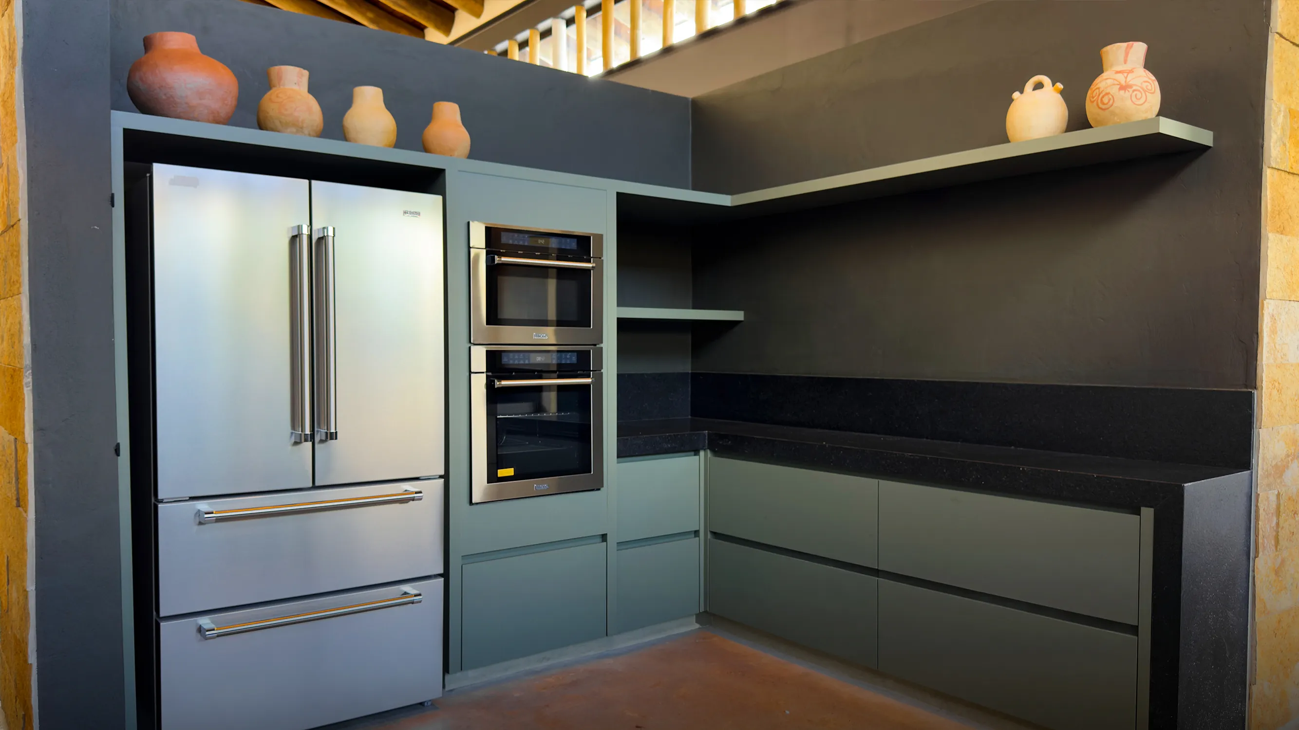 Cozinha de alto padrão com eletrodomésticos premium